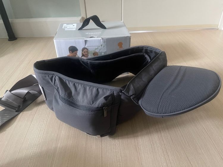 Louicre Tic toc Hipseat เป้อุ้มฮิปซีท สำหรับเด็กแรกเกิดถึง 36 เดือน จาก Daiichi  มือสอง สภาพดี ใช้งานน้อย แบรนด์อันดับ 1 จากประเทศเกาหลี 