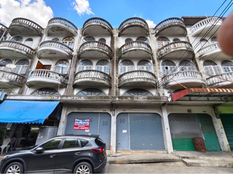 ใช่ เช่าตึกแถว ใกล้ MRT