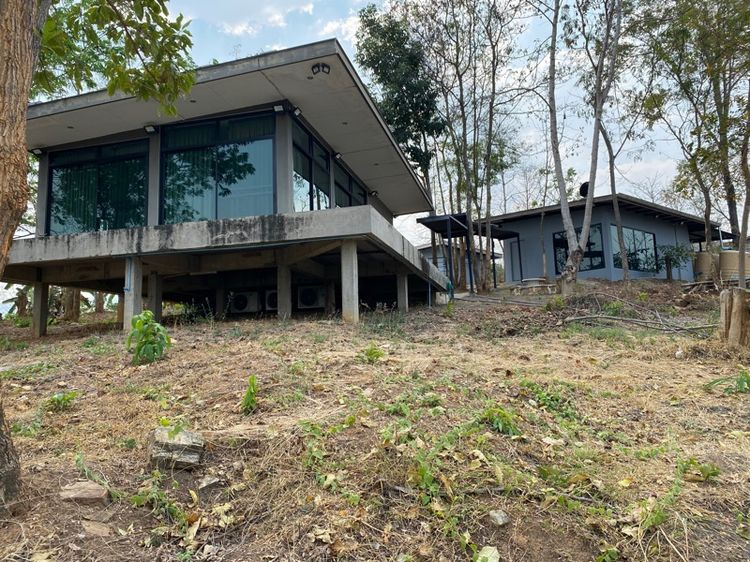 ขายบ้านพักตากอากาศ ตั้งอยู่เนินเขา วิวสวย เนื้อที่ประมาณ 7 ไร่  มีเลขที่บ้าน อยู่ที่แม่แอน จังหวัดเชียงใหม่