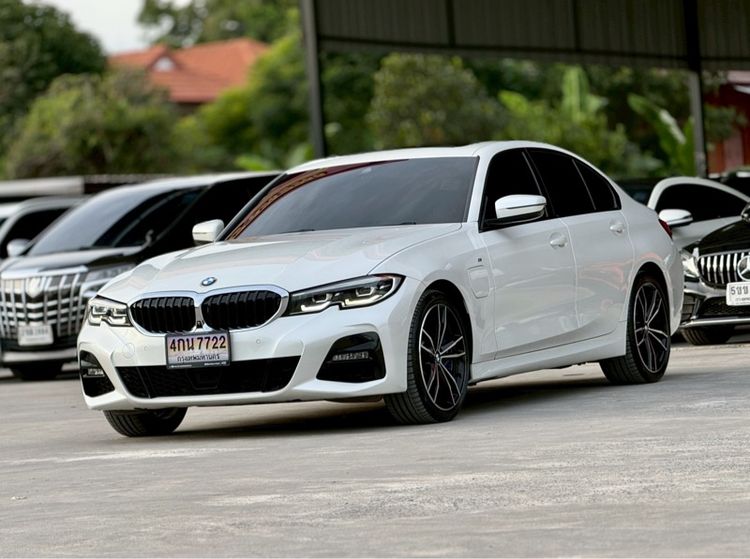 รถ BMW Series 3 330e สี ขาว