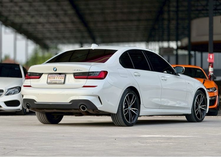 BMW Series 3 2021 330e Sedan ปลั๊กอินไฮบริด (PHEV) ไม่ติดแก๊ส เกียร์อัตโนมัติ ขาว รูปที่ 4