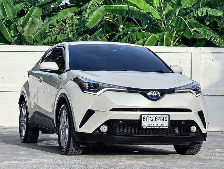 รถ Toyota C-HR 1.8 HV Hi สี ขาว