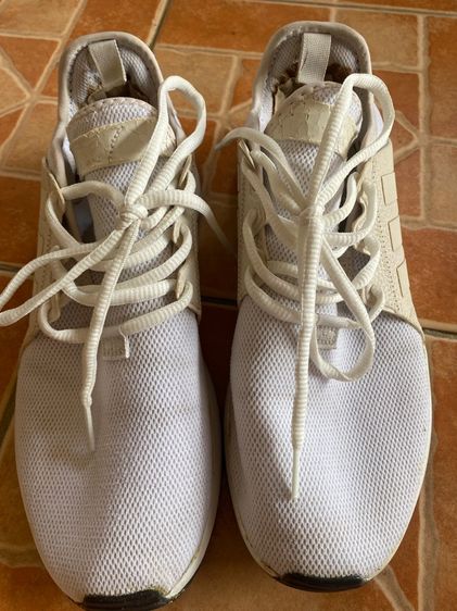 รองเท้าผ้าใบ Adidas มือสอง