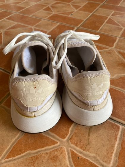 รองเท้าผ้าใบ Adidas มือสอง รูปที่ 3