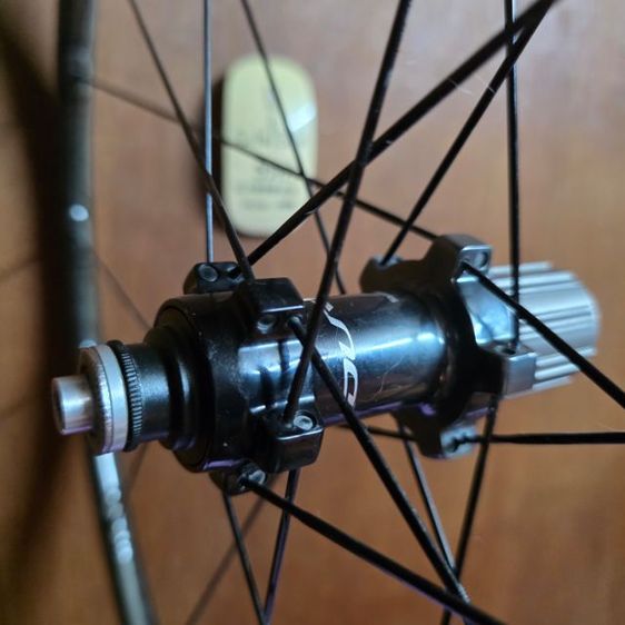 ล้อ DURA ACE C24
WH-R9100 รูปที่ 11