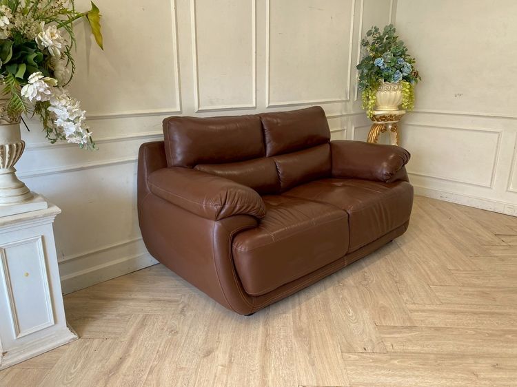 โซฟา 2 ที่นั่ง เบาะหนังเเท้ ผิวสัมผัส สีน้ำตาล ยี่ห้อ KONCEPT รูปที่ 2