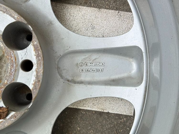 ล้อ Benz แท้ 17นิ้ว W210 E240 FACELIFT AVANTGARDE Made in Italy Part no.A2104011502 ขนาด 8J x 17H2 ET37 ล้อสภาพสวยเดิม ไม่คด ไม่ดุ้ง ไม่ร้าว รูปที่ 8