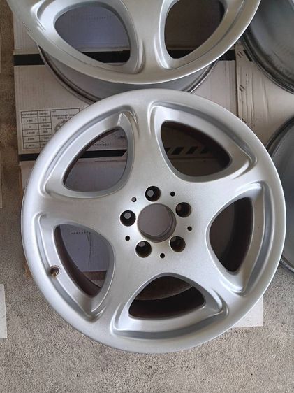 ล้อBenz W220 แท้ รุ่นTop 18นิ้ว Made in Germany Part no. A 220 401 03 02 ขนาด 8J x 18H2 ET44 ล้อสภาพสวยมาก ตามรูป ไม่คด ไม่ดุ้ง ไม่ร้าว ไม่เ รูปที่ 7