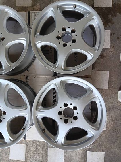 ล้อBenz W220 แท้ รุ่นTop 18นิ้ว Made in Germany Part no. A 220 401 03 02 ขนาด 8J x 18H2 ET44 ล้อสภาพสวยมาก ตามรูป ไม่คด ไม่ดุ้ง ไม่ร้าว ไม่เ รูปที่ 3