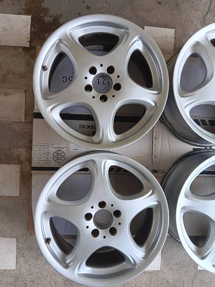 ล้อBenz W220 แท้ รุ่นTop 18นิ้ว Made in Germany Part no. A 220 401 03 02 ขนาด 8J x 18H2 ET44 ล้อสภาพสวยมาก ตามรูป ไม่คด ไม่ดุ้ง ไม่ร้าว ไม่เ รูปที่ 2