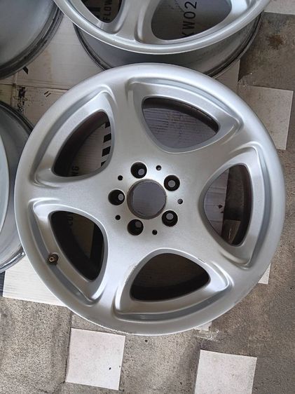 ล้อBenz W220 แท้ รุ่นTop 18นิ้ว Made in Germany Part no. A 220 401 03 02 ขนาด 8J x 18H2 ET44 ล้อสภาพสวยมาก ตามรูป ไม่คด ไม่ดุ้ง ไม่ร้าว ไม่เ รูปที่ 4