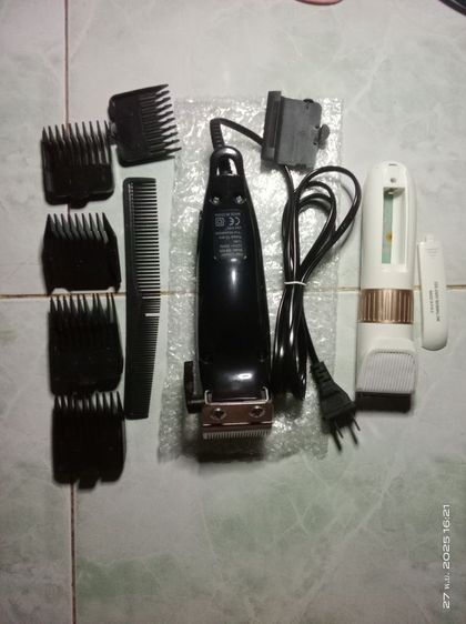 ขายแบตตาเลี่ยนสีดำราคา180บาทแถมตัวสีขาวแต่ไม่มีสายใส่ถ่านแบบชาร์ทได้มีหวีแถมไปด้วยครับไม่รวมส่ง