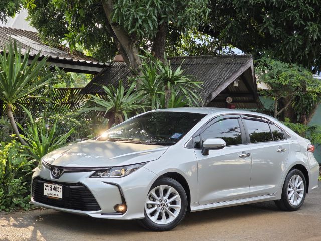 รถ Toyota Altis 1.6 G สี บรอนซ์เงิน