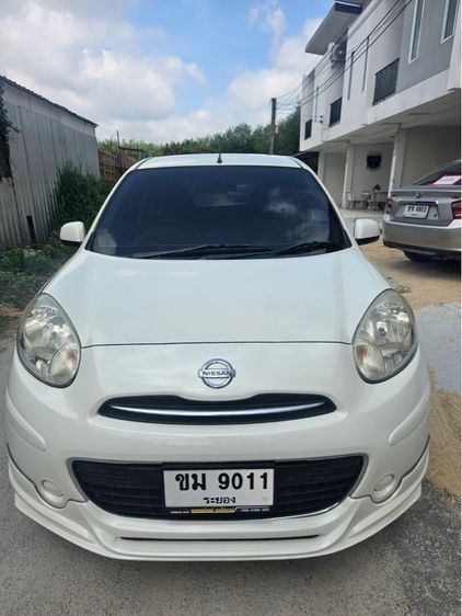 รถ Nissan March 1.2 E สี ขาว