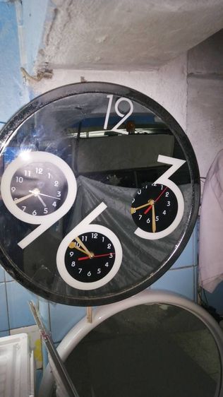 นาฬืกาแขวน3เครื่องในเรือนเดียว40X5 ซ ม 9ร้อยส่งได้ ทัก0813195660