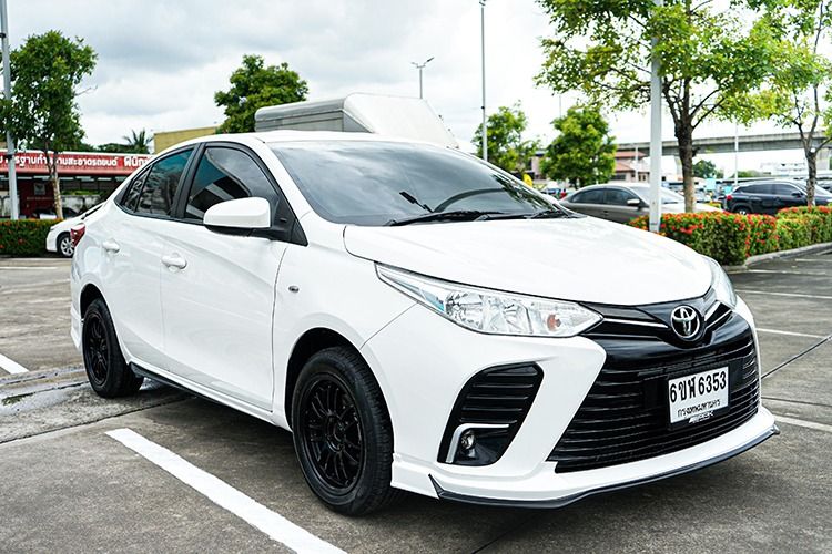 Toyota Yaris ATIV 2022 1.2 Entry Sedan เบนซิน ไม่ติดแก๊ส เกียร์อัตโนมัติ ขาว รูปที่ 3