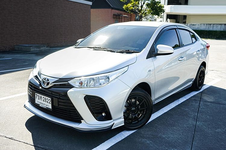 รถ Toyota Yaris ATIV 1.2 Entry สี เทา