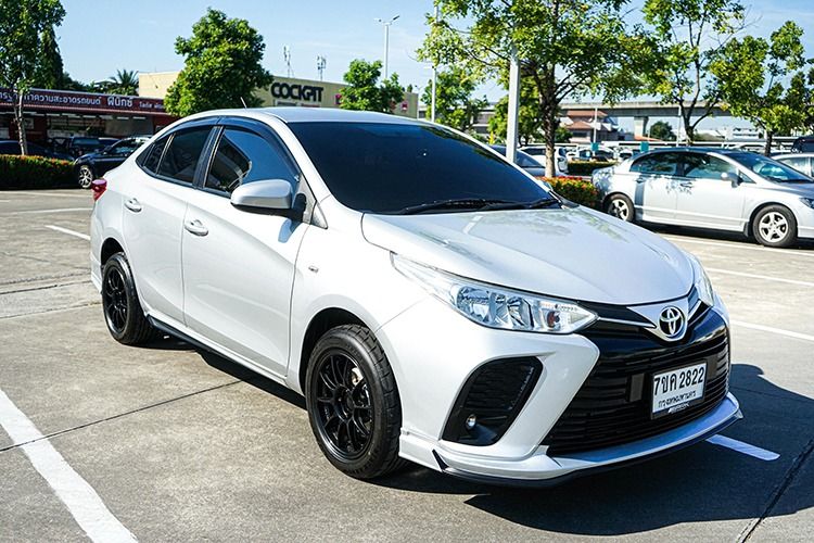 Toyota Yaris ATIV 2021 1.2 Entry Sedan เบนซิน ไม่ติดแก๊ส เกียร์อัตโนมัติ เทา รูปที่ 3