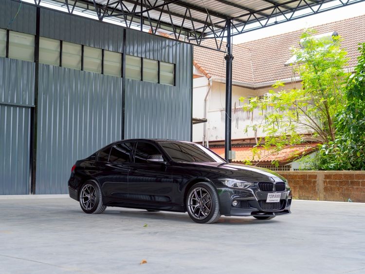 รถ BMW Series 3 330e สี ดำ