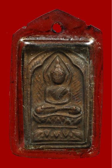 หลวงปู่ศุข วัดปากคลองมะขามเฒ่า จ.ชัยนาจ ด้านหลังตระกุดทอง3ดอก