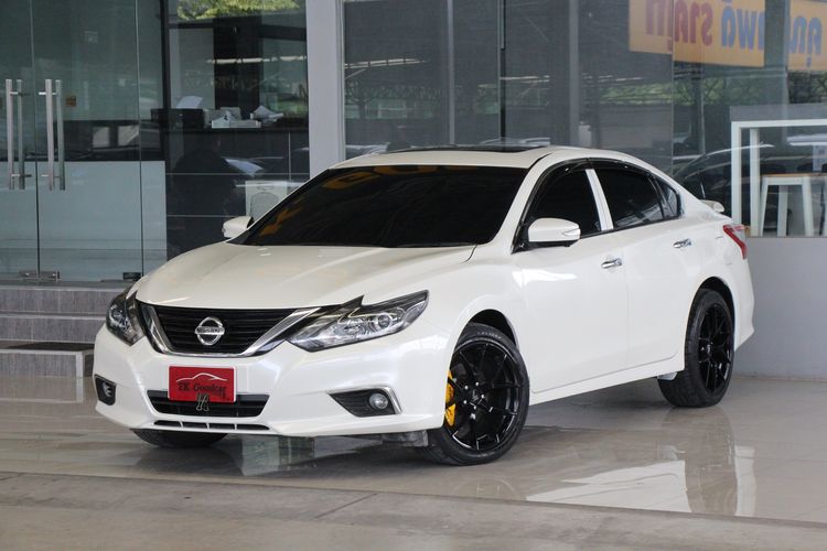 รถ Nissan Teana 2.0 XL สี ขาว
