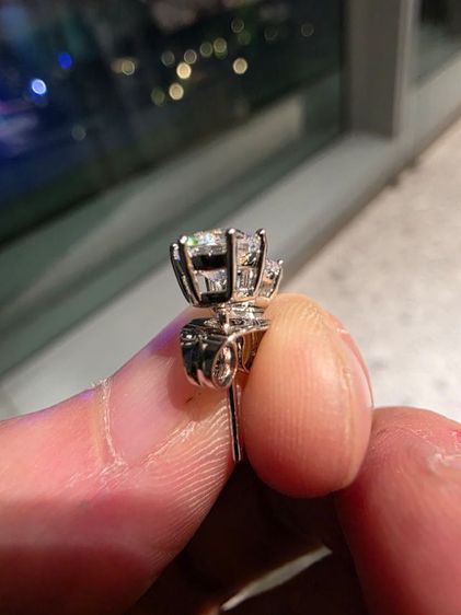 ต่างหู เพชร 1 คู่ ของเก่าเก็บ สวยหายาก รุ่นเก่า ของที่บ้าน ขายตามสภาพ ไม่ทราบว่าคือ แบบไหน พร้อมส่งครับ รูปที่ 6