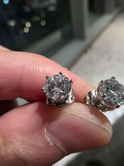 ต่างหู เพชร 1 คู่ ของเก่าเก็บ สวยหายาก รุ่นเก่า ของที่บ้าน ขายตามสภาพ ไม่ทราบว่าคือ แบบไหน พร้อมส่งครับ รูปที่ 2