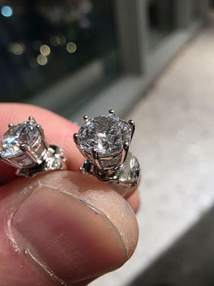 ต่างหู เพชร 1 คู่ ของเก่าเก็บ สวยหายาก รุ่นเก่า ของที่บ้าน ขายตามสภาพ ไม่ทราบว่าคือ แบบไหน พร้อมส่งครับ รูปที่ 3