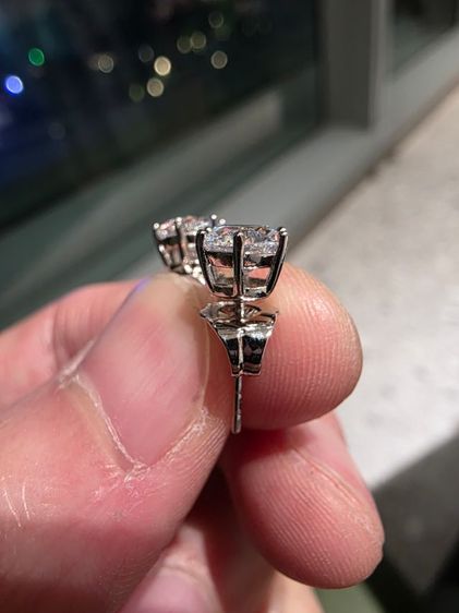 ต่างหู เพชร 1 คู่ ของเก่าเก็บ สวยหายาก รุ่นเก่า ของที่บ้าน ขายตามสภาพ ไม่ทราบว่าคือ แบบไหน พร้อมส่งครับ รูปที่ 5