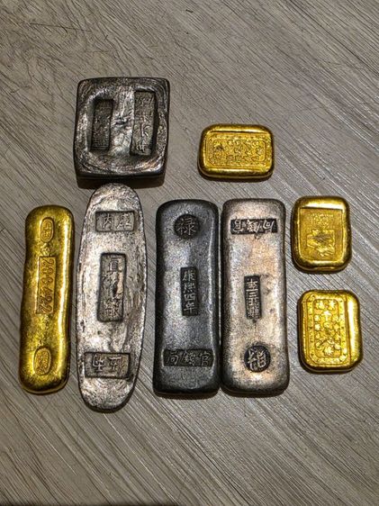  ก้อนสีเงิน ก้อนสีทอง เหมาๆ ทั้งหมด 8 ก้อน หายากเดิมๆ สวย เหมาๆ ขายตามสภาพของที่บ้าน พร้อมส่งครับพี่ๆเหมาๆครับยกกอง