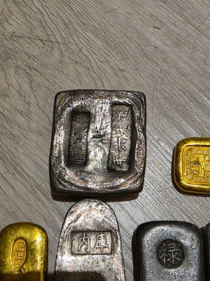  ก้อนสีเงิน ก้อนสีทอง เหมาๆ ทั้งหมด 8 ก้อน หายากเดิมๆ สวย เหมาๆ ขายตามสภาพของที่บ้าน พร้อมส่งครับพี่ๆเหมาๆครับยกกอง รูปที่ 3