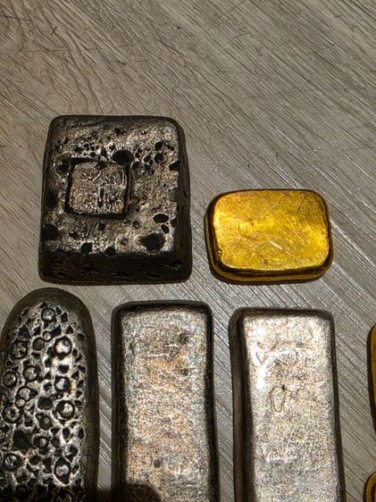  ก้อนสีเงิน ก้อนสีทอง เหมาๆ ทั้งหมด 8 ก้อน หายากเดิมๆ สวย เหมาๆ ขายตามสภาพของที่บ้าน พร้อมส่งครับพี่ๆเหมาๆครับยกกอง รูปที่ 9