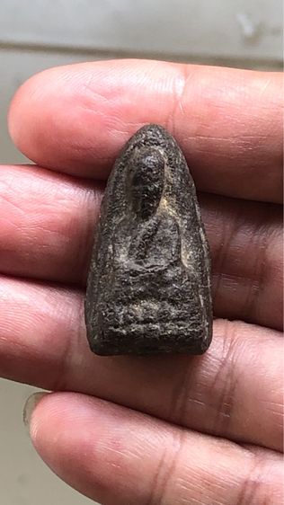 พระหลวงปู่ทวดเนื้อว่าน พิมพ์กลางชะลูด ปี 2497