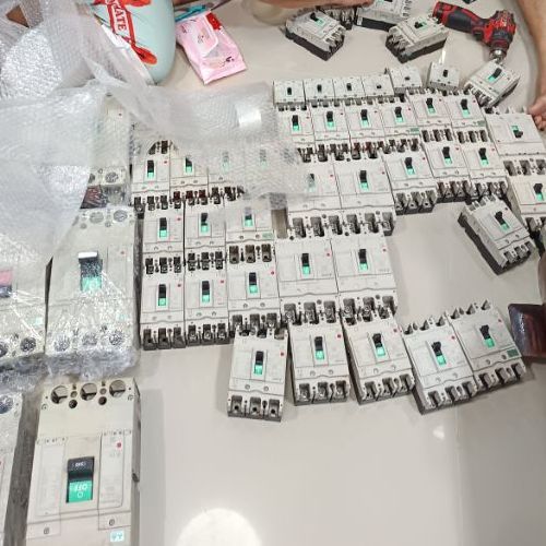 เบรกเกอร์ มิตซูบิชิ และ ชไนเดอร์ ตู้โหลด ชไนเดอร์ 