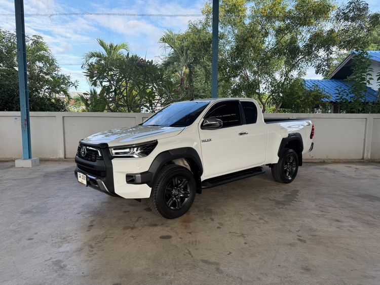 รถ Toyota Hilux Revo Smart Cab 2.4 Mid Prerunner สี ขาว