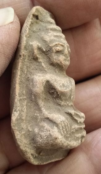 พระถ้ำเสือ พิมพ์กลาง เทวดาหน้ามงคล กรุเขาดีสลัก สุพรรณบุรี รูปที่ 5