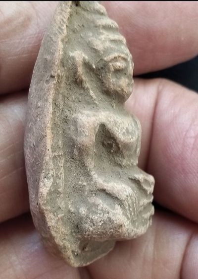 พระถ้ำเสือ พิมพ์กลาง เทวดาหน้ามงคล กรุเขาดีสลัก สุพรรณบุรี รูปที่ 9