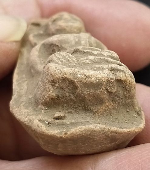 พระถ้ำเสือ พิมพ์กลาง เทวดาหน้ามงคล กรุเขาดีสลัก สุพรรณบุรี รูปที่ 7