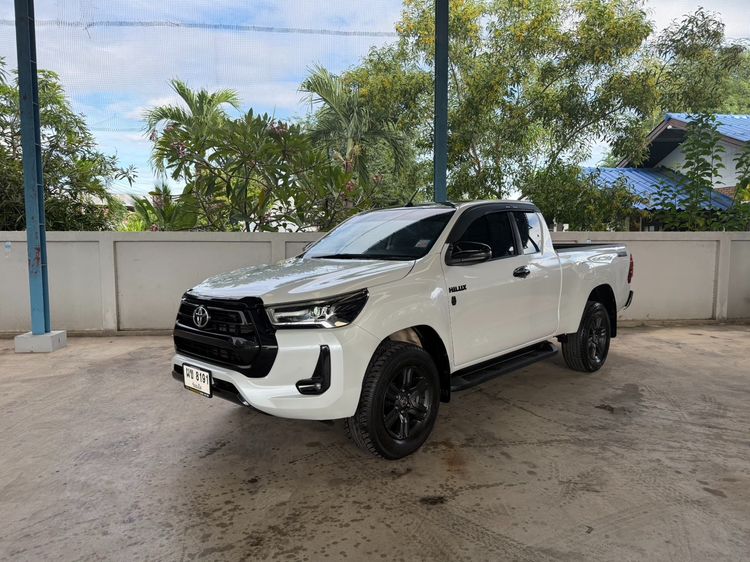 รถ Toyota Hilux Revo Smart Cab 2.4 Mid Prerunner สี ขาว