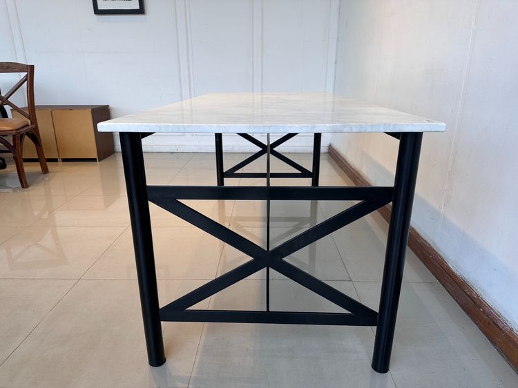 โต๊ะทานอาหาร ท็อปหินอ่อนแท้สีขาว โครงขาเหล็กสีดำ รูปที่ 4