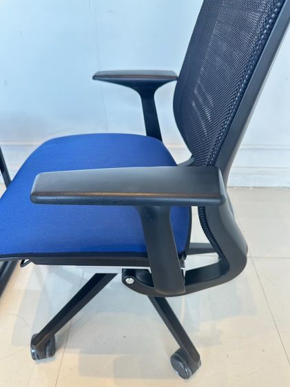 เก้าอี้สำนักงาน เบาะผ้าสีน้ำเงิน แบรนด์ STEELCASE รุ่น Think Chair ล้อเลื่อน รูปที่ 7