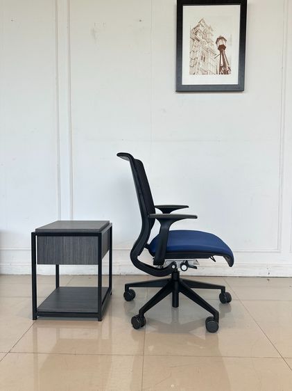 เก้าอี้สำนักงาน เบาะผ้าสีน้ำเงิน แบรนด์ STEELCASE รุ่น Think Chair ล้อเลื่อน รูปที่ 4