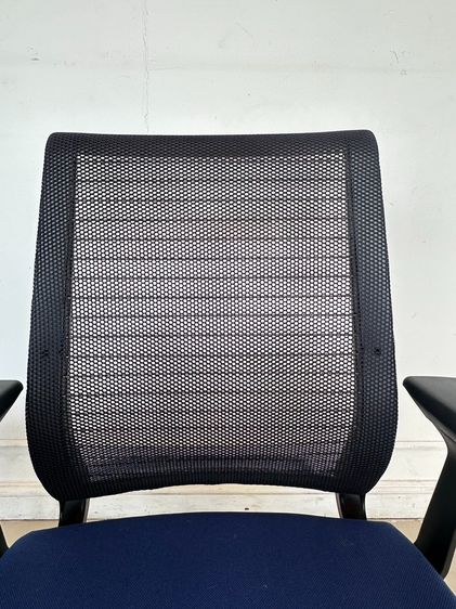 เก้าอี้สำนักงาน เบาะผ้าสีน้ำเงิน แบรนด์ STEELCASE รุ่น Think Chair ล้อเลื่อน รูปที่ 8