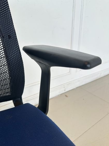 เก้าอี้สำนักงาน เบาะผ้าสีน้ำเงิน แบรนด์ STEELCASE รุ่น Think Chair ล้อเลื่อน รูปที่ 6