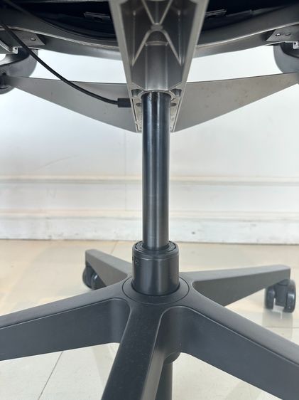 เก้าอี้สำนักงาน เบาะผ้าสีน้ำเงิน แบรนด์ STEELCASE รุ่น Think Chair ล้อเลื่อน รูปที่ 16