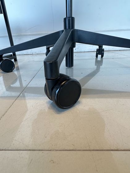 เก้าอี้สำนักงาน เบาะผ้าสีน้ำเงิน แบรนด์ STEELCASE รุ่น Think Chair ล้อเลื่อน รูปที่ 18