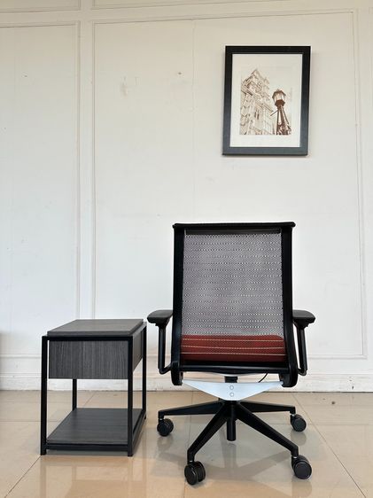 เก้าอี้สำนักงาน เบาะผ้าสีส้ม แบรนด์ STEELCASE รุ่น Think Chair ล้อเลื่อน  รูปที่ 3