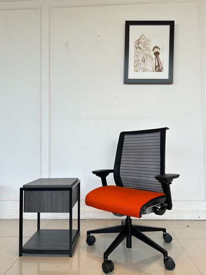 ผ้าหุ้มเบาะ เก้าอี้สำนักงาน เบาะผ้าสีส้ม แบรนด์ STEELCASE รุ่น Think Chair ล้อเลื่อน 