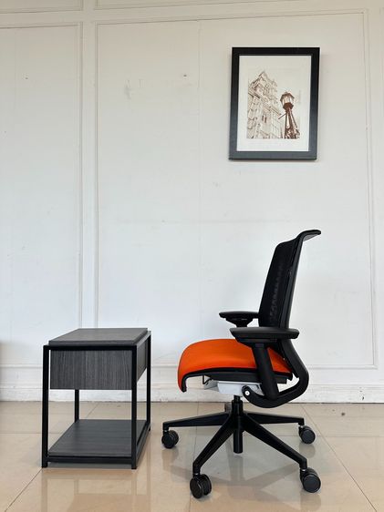 เก้าอี้สำนักงาน เบาะผ้าสีส้ม แบรนด์ STEELCASE รุ่น Think Chair ล้อเลื่อน  รูปที่ 2