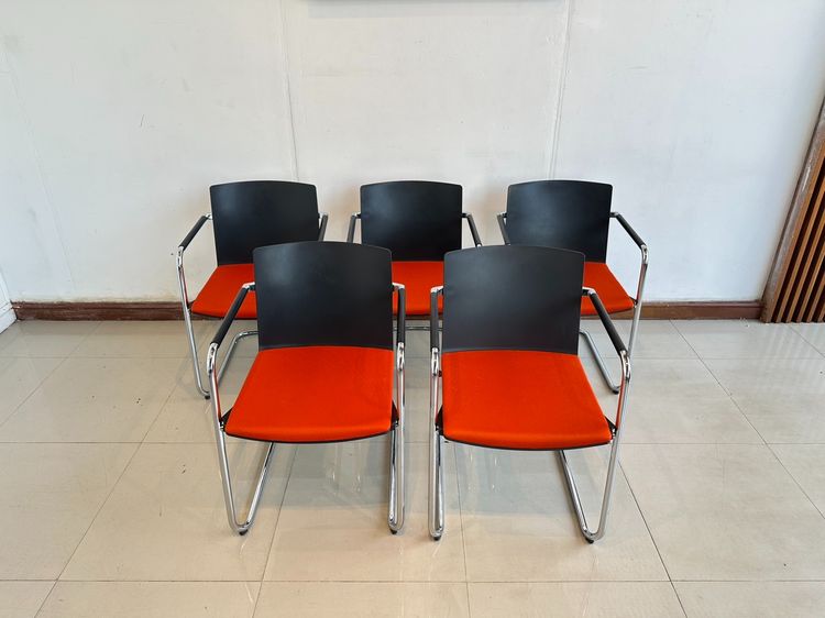 เก้าอี้สัมมนา แบรนด์ Wilkhahn เบาะผ้าสีส้ม รูปที่ 2